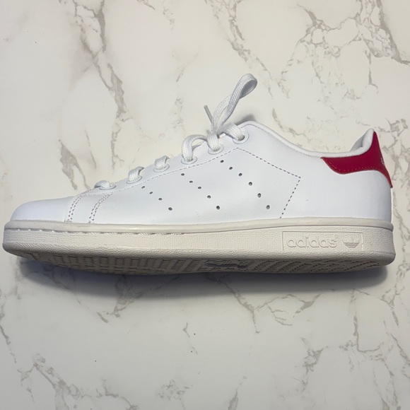 adidas  like new White & red Adidas Stan Smith men’s size 5 sneakers main image 5